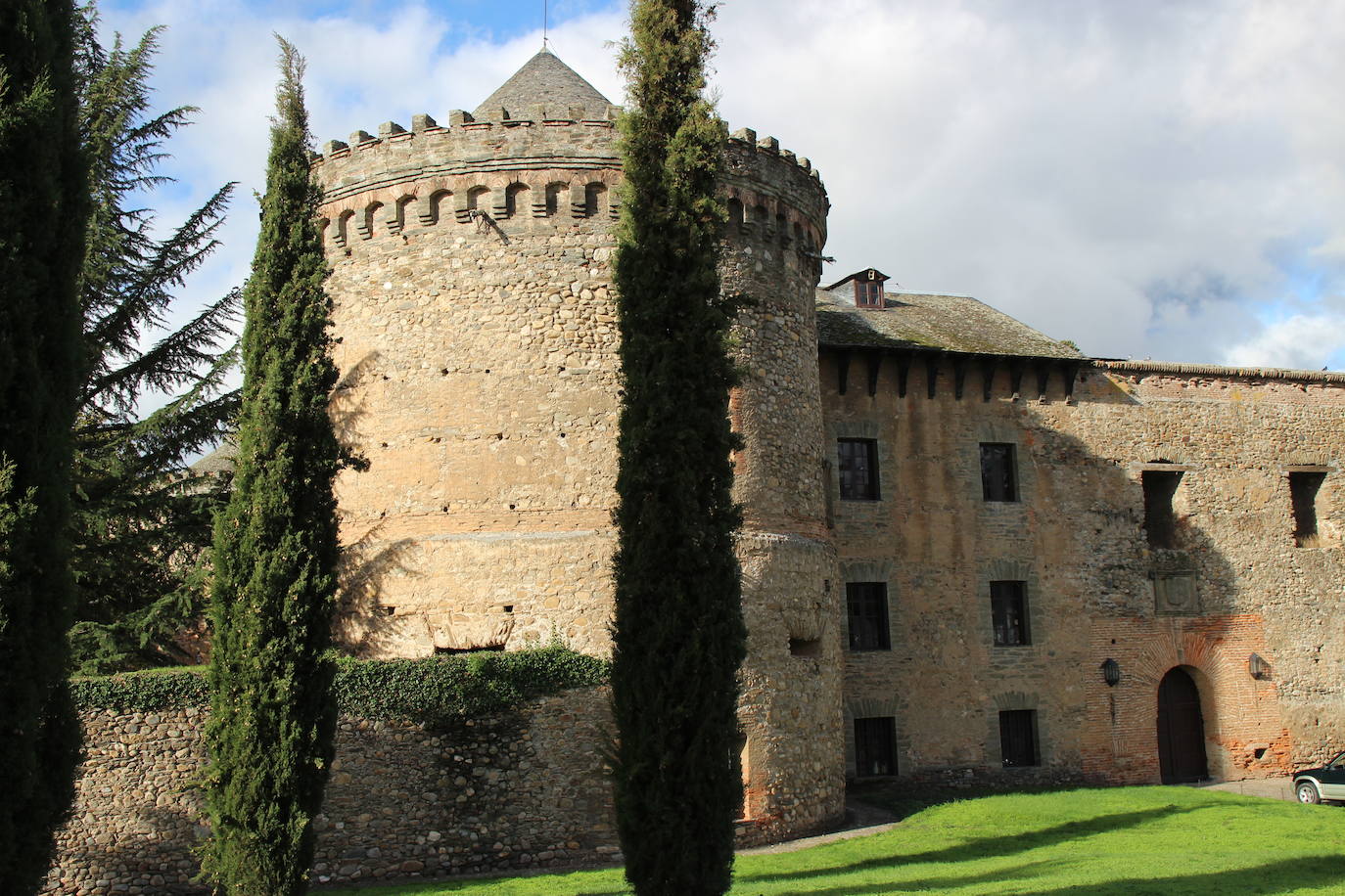 El Consorcio Provincial de Turismo y Leonoticias realizan un recorrido por tierras bercianas para conocer Las Médulas, el monasterio de Carracedo y Villafranca del Bierzo