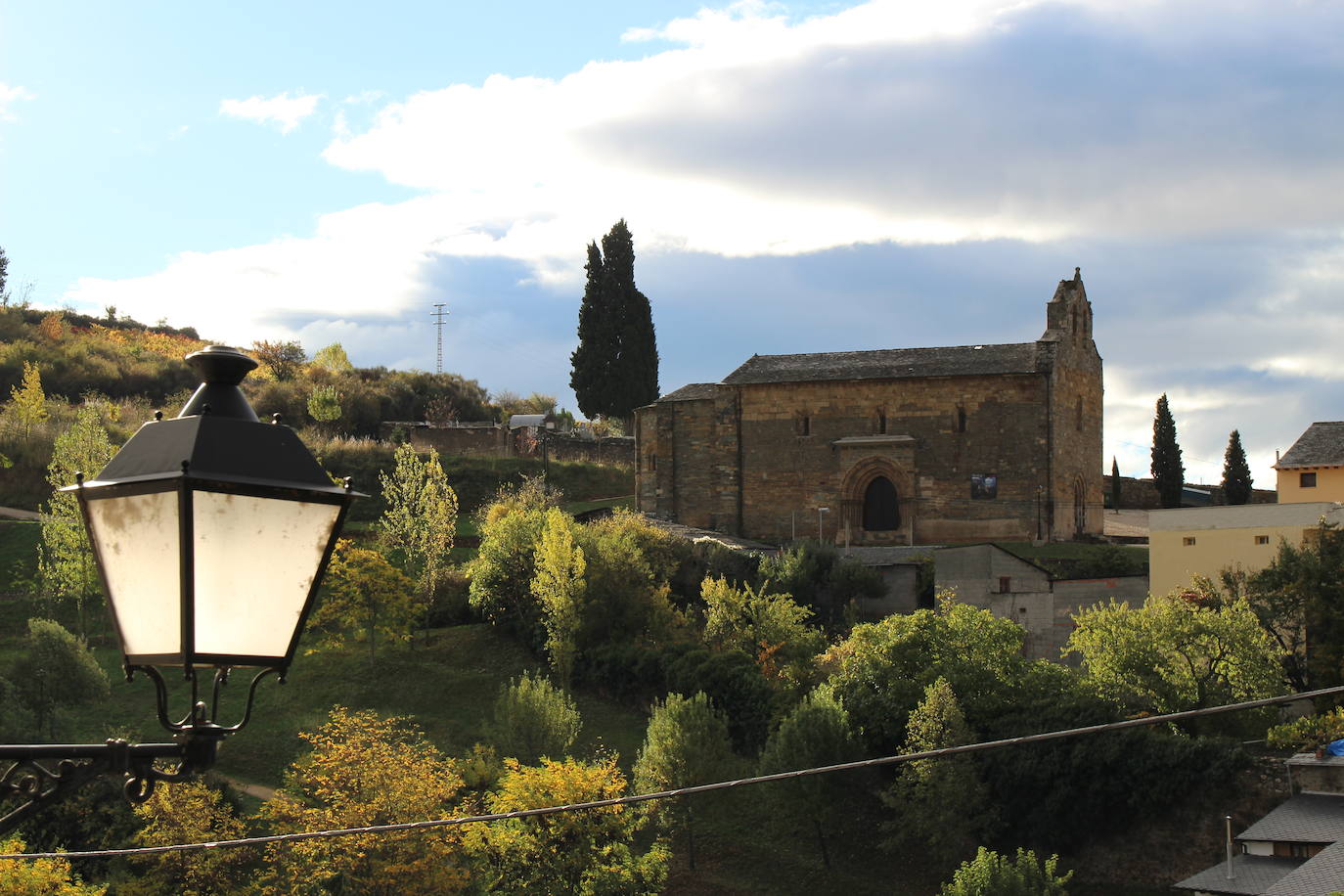 El Consorcio Provincial de Turismo y Leonoticias realizan un recorrido por tierras bercianas para conocer Las Médulas, el monasterio de Carracedo y Villafranca del Bierzo