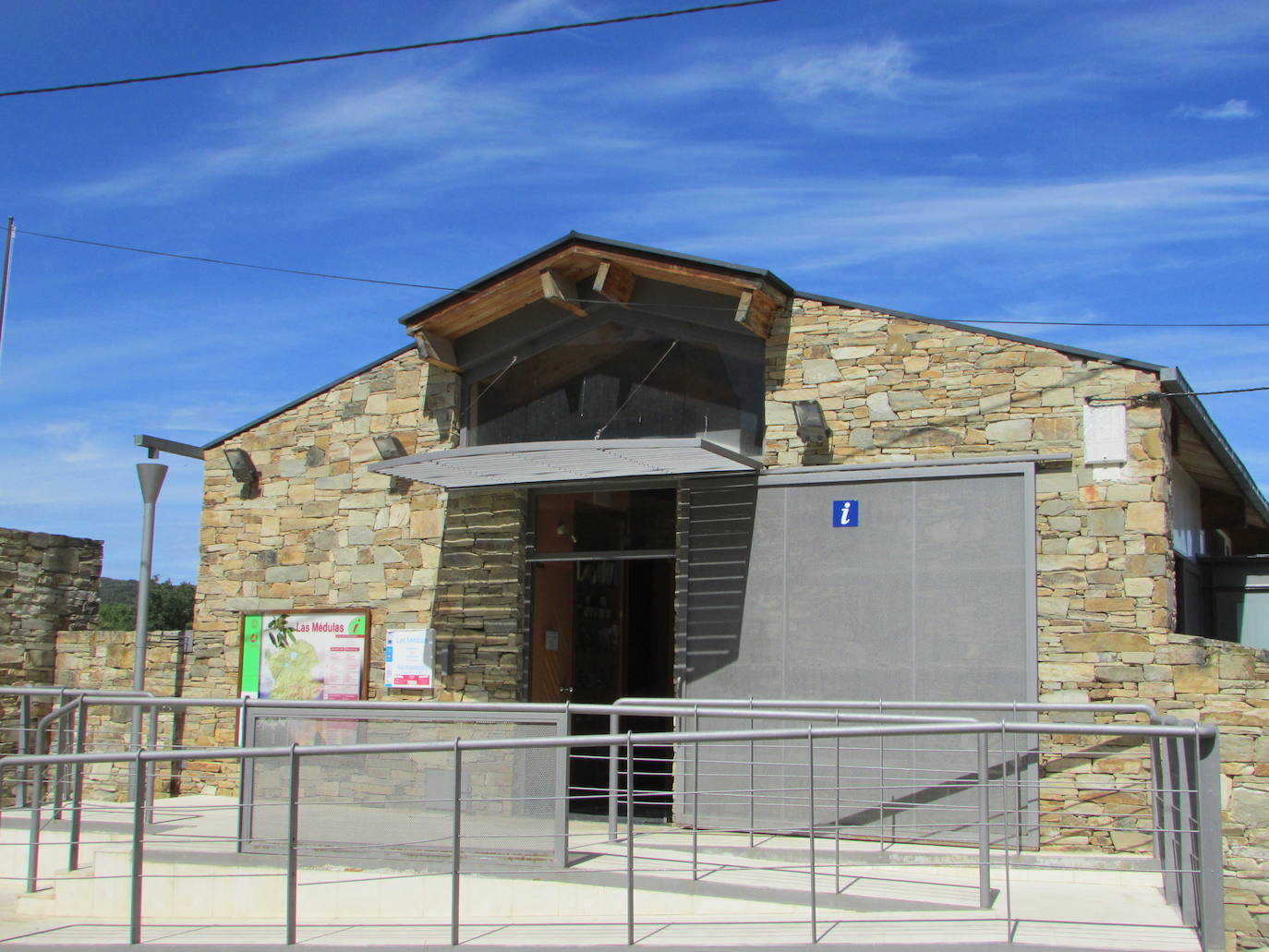 El Consorcio Provincial de Turismo y Leonoticias realizan un recorrido por tierras bercianas para conocer Las Médulas, el monasterio de Carracedo y Villafranca del Bierzo