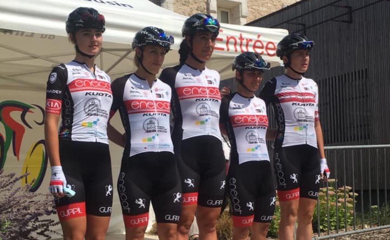 Las ciclistas del Eneicat RBH Global en el Tour de Limousin.