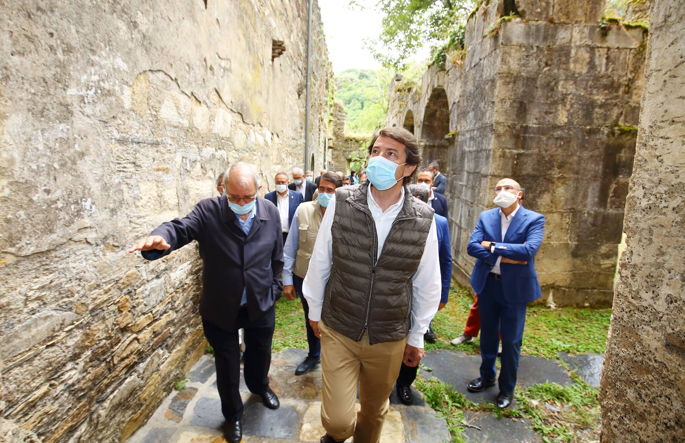 El presidente de la Junta de Castilla y León, Alfonso Fernández Mañueco, visita la Tebaida berciana y la localidad de Montes de Valduez