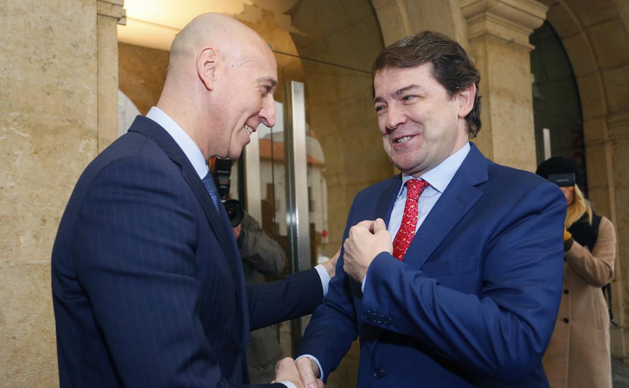 Imagen de archivo de un encuentro entre el alcalde de León, José Antonio Diez, y el presidente de la Junta, Alfonso Fernández Mañueco.