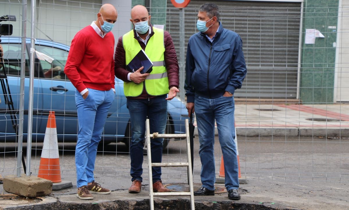 Fotos: El alcalde de León visita las obras en la red de saneamiento