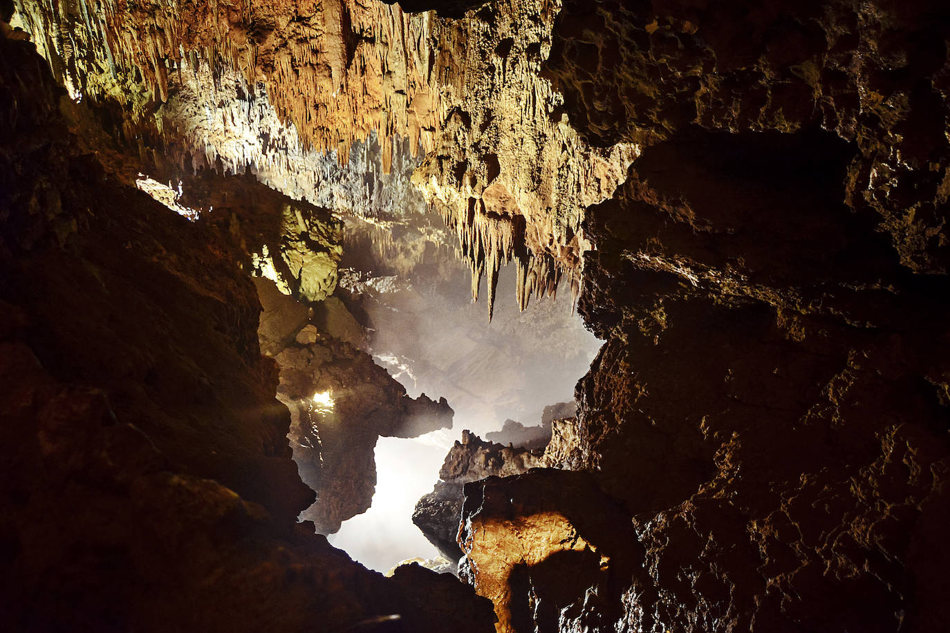 El Consorcio Provincial de Turismo y Leonoticias realizan un recorrido por estas tierras Reserva de la Biosfera para mostrar lugares de ensueño donde la naturaleza construye unos parajes espectaculares, cargados de tradición, gastronomía y cultura