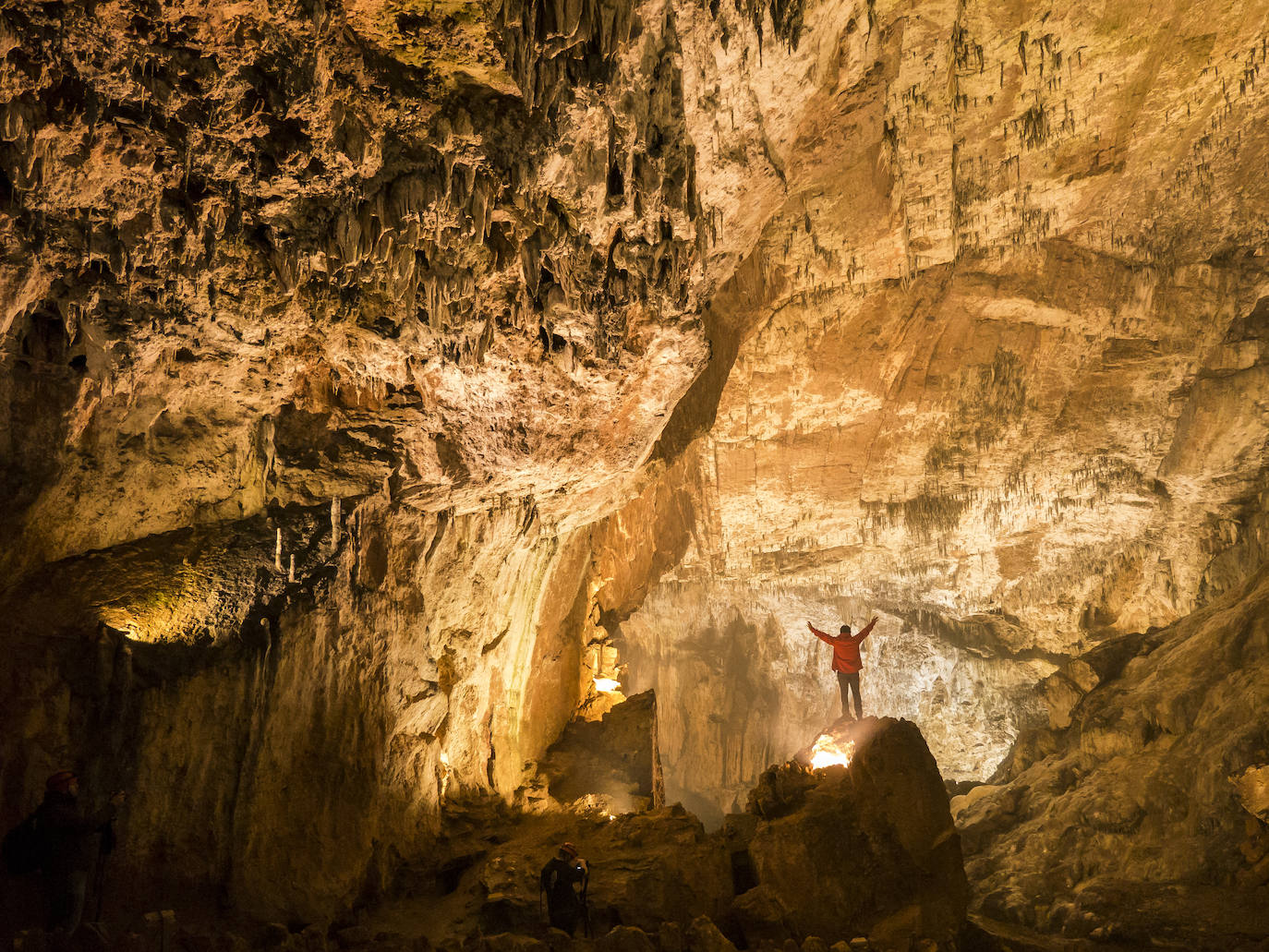 El Consorcio Provincial de Turismo y Leonoticias realizan un recorrido por estas tierras Reserva de la Biosfera para mostrar lugares de ensueño donde la naturaleza construye unos parajes espectaculares, cargados de tradición, gastronomía y cultura