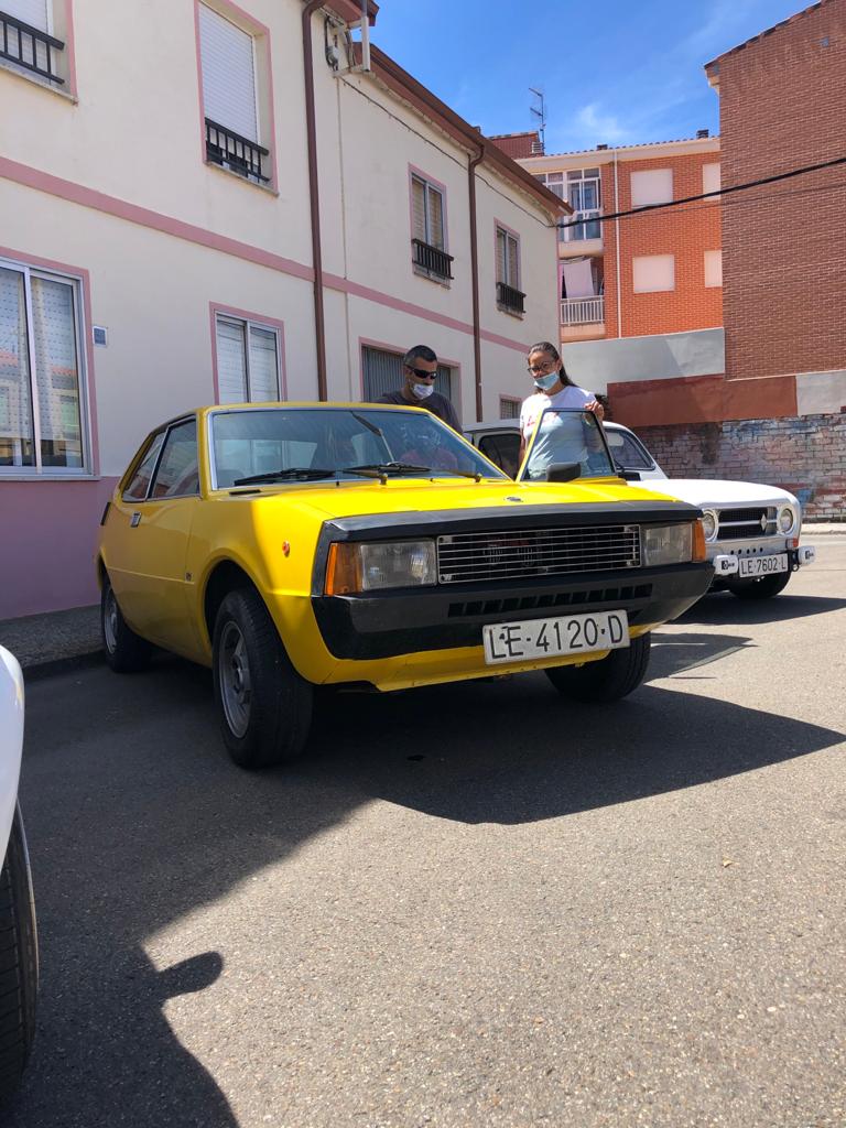 Los coches clásicos reinan en Santa María. 