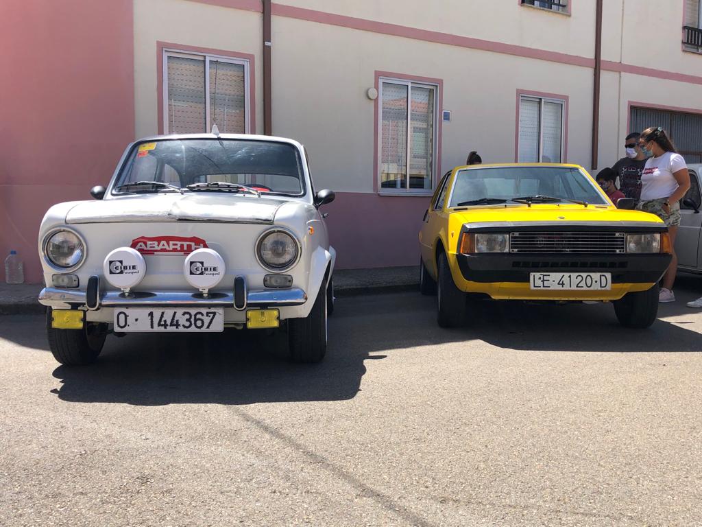 Los coches clásicos reinan en Santa María. 