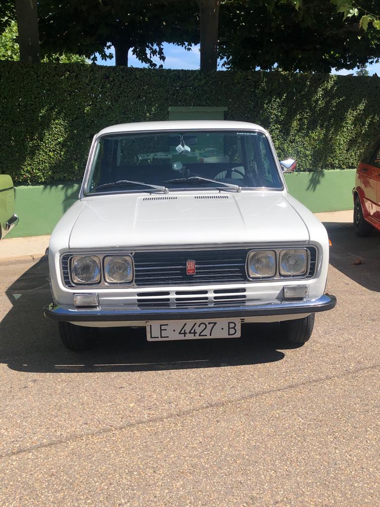 Los coches clásicos reinan en Santa María. 