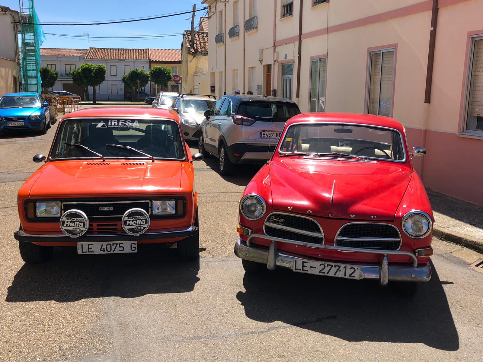 Los coches clásicos reinan en Santa María. 