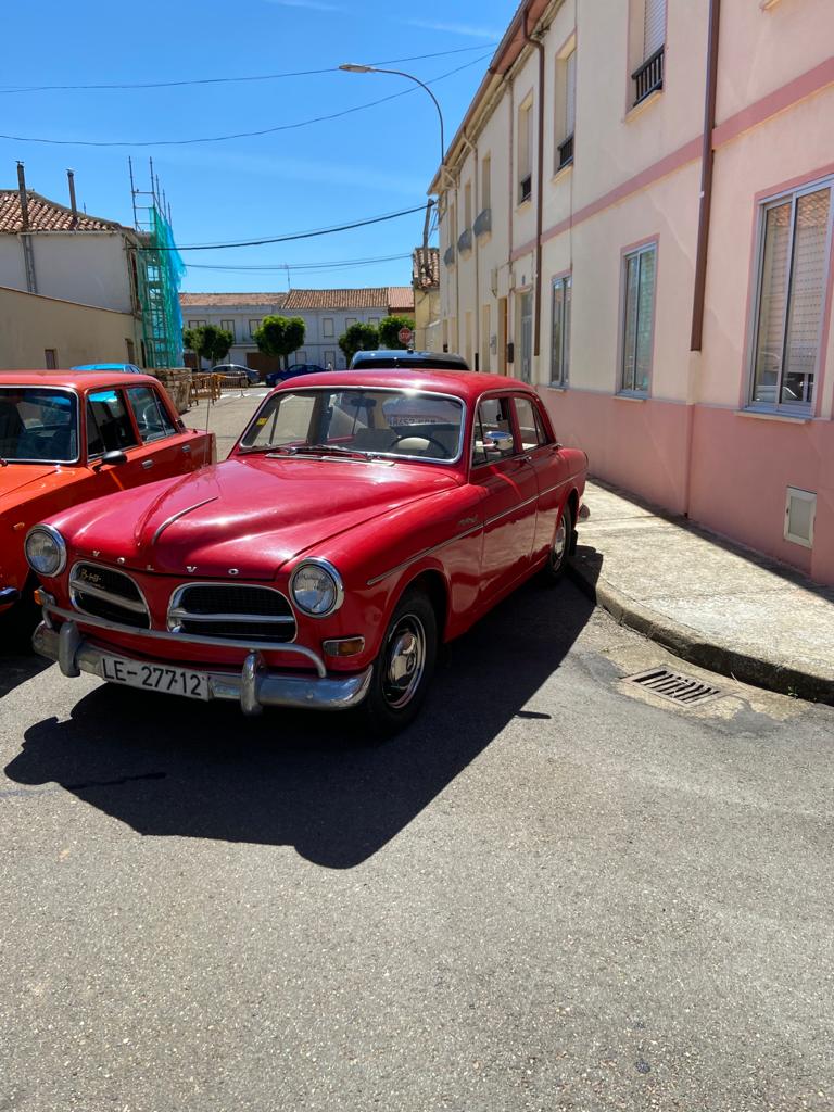 Los coches clásicos reinan en Santa María. 