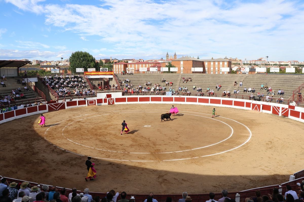 Astorga vive uno de los pocos festejos taurinos de la comunidad.