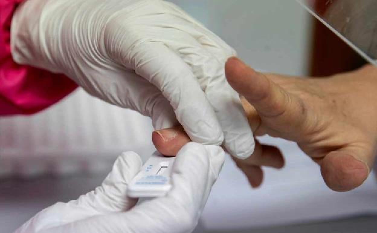 Imagen de una prueba realizada por un sanitario. 