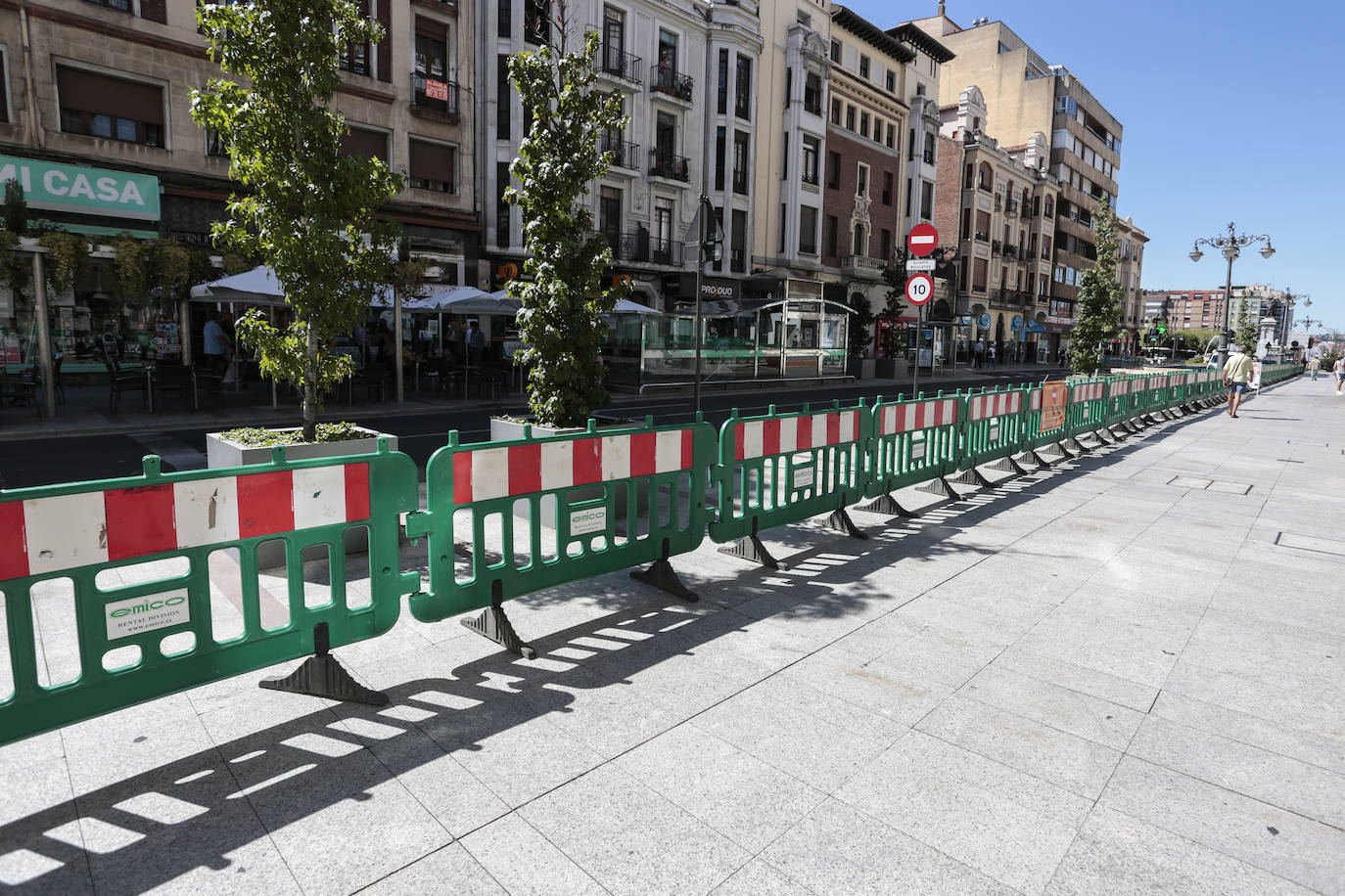 Inicio de las obras de peartonalización en la avenida de Ordoño II de León