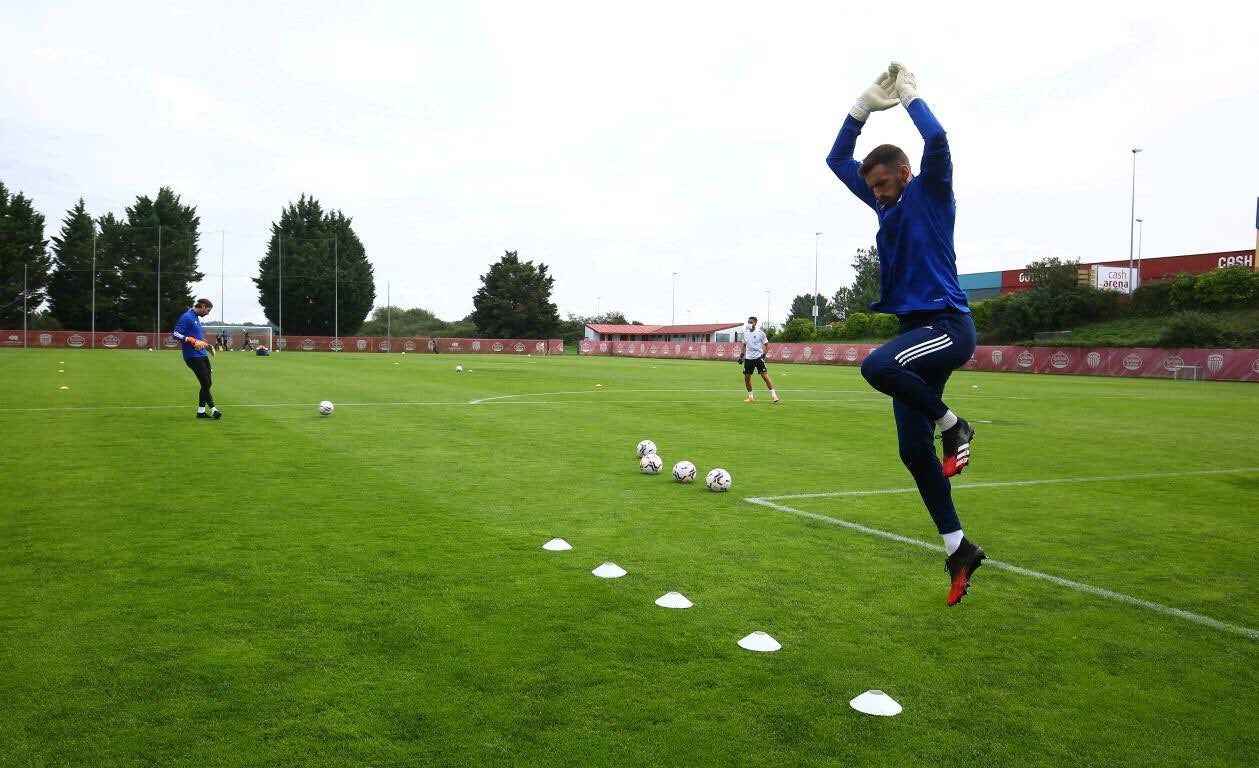 Fotos: Primer amistoso de pretemporada de la Deportiva