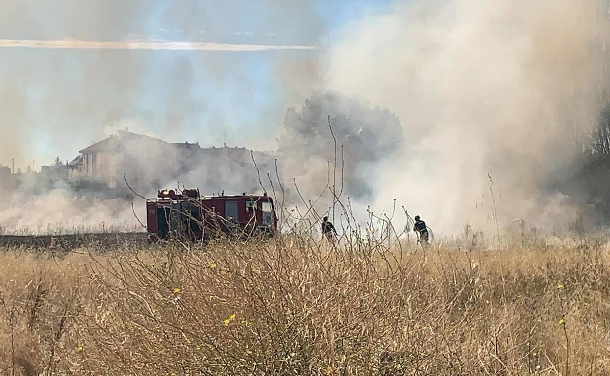 Los Bomberos actúan en este incendio.