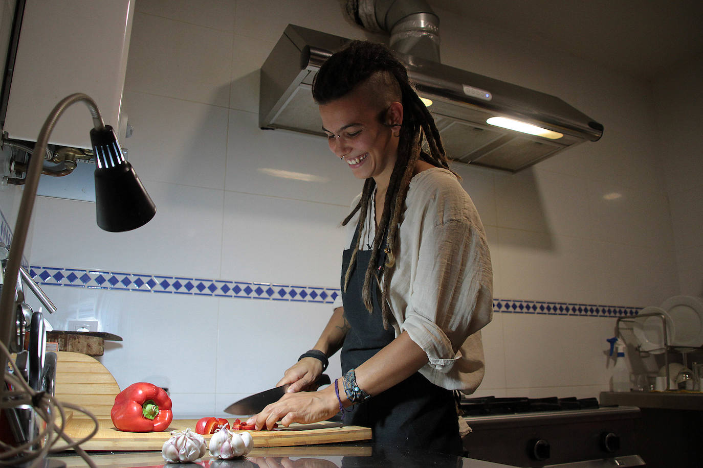 Lucía y Filipa regentan del albergue vegetariano de Reliegos (León), reabierto este verano tras un fugaz estreno de dos semanas antes del estado de alarma