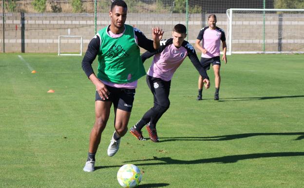 Entrenamiento de la Cultural este lunes.