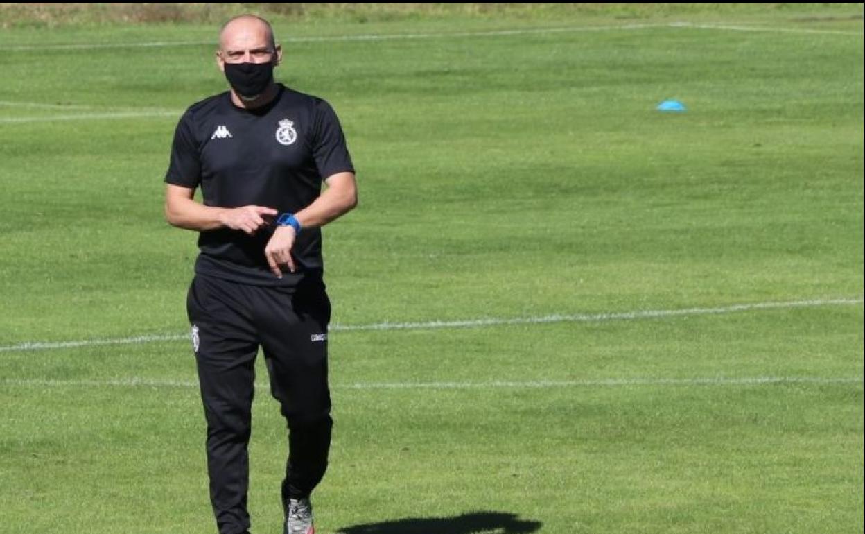 Cabello, durante un entrenamiento de la Cultural y Deportiva Leonesa en el Área Deportiva.