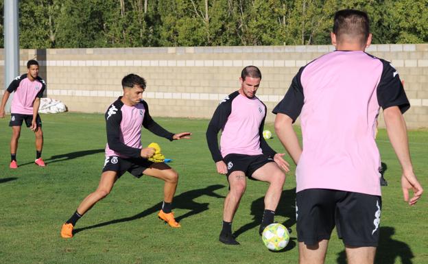 Entrenamiento de los nuevos fichajes del equipo.