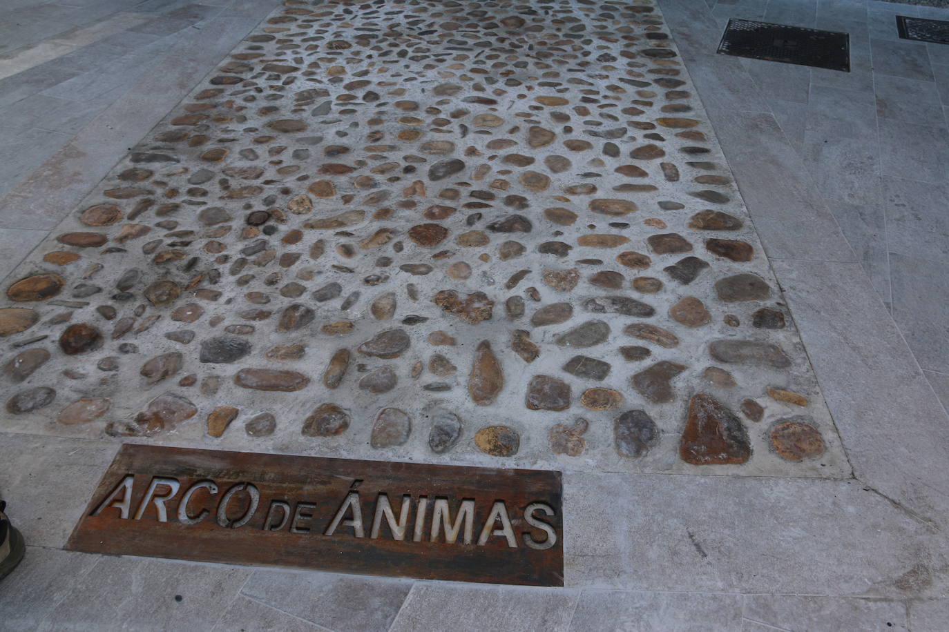 El alcalde de León visita las actuaciones en Arco de Ánimas y Legio VII.