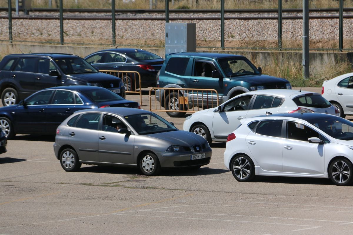Una cola de tres horas para la prueba PCR en León