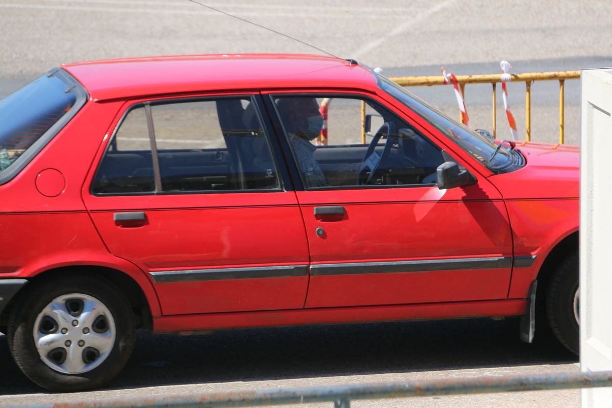 Una cola de tres horas para la prueba PCR en León