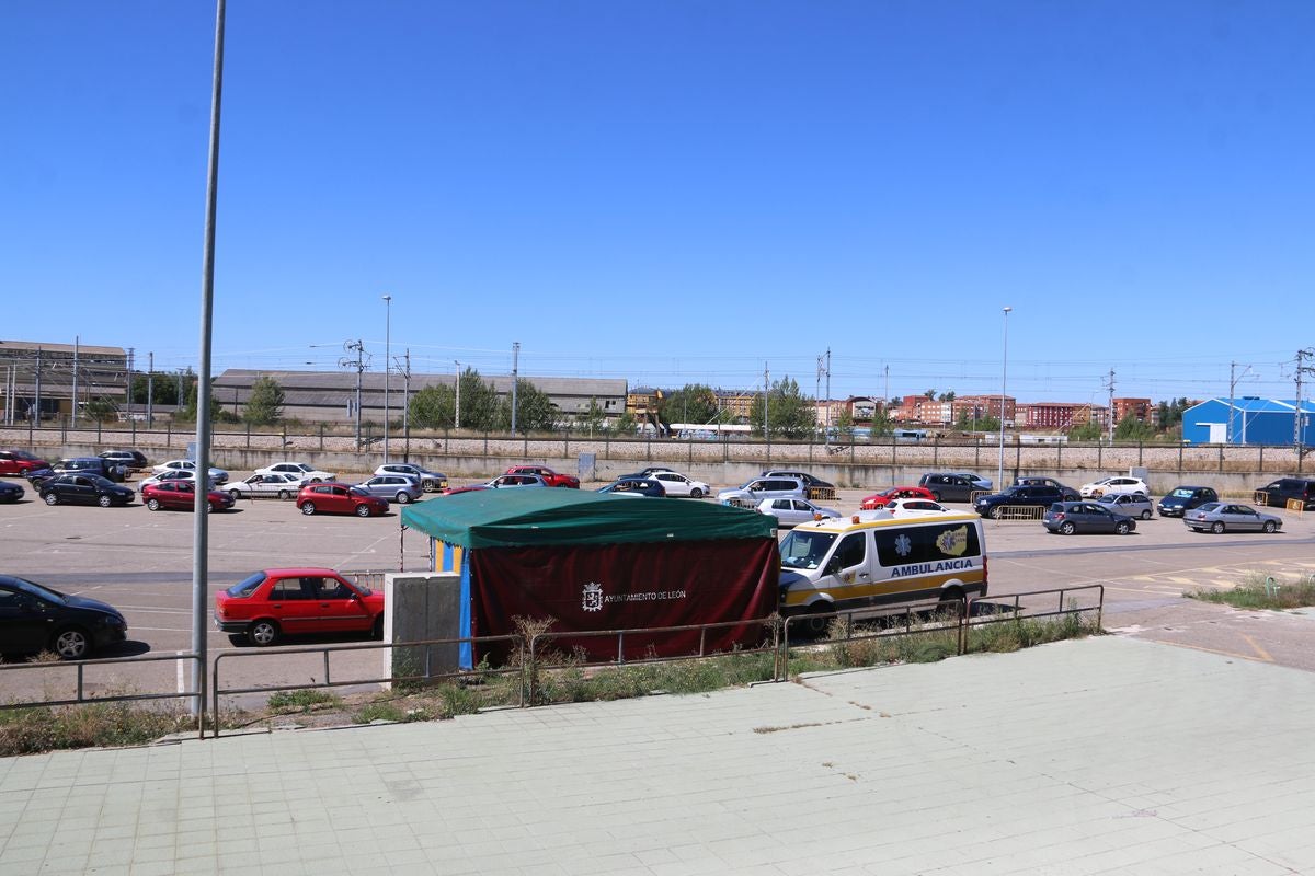 Una cola de tres horas para la prueba PCR en León