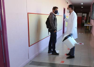 Imagen secundaria 1 - Incertidumbre ante una &#039;vuelta al cole&#039; en la que padres, profesores y directores piden la reducción de las &#039;ratios&#039; en las aulas