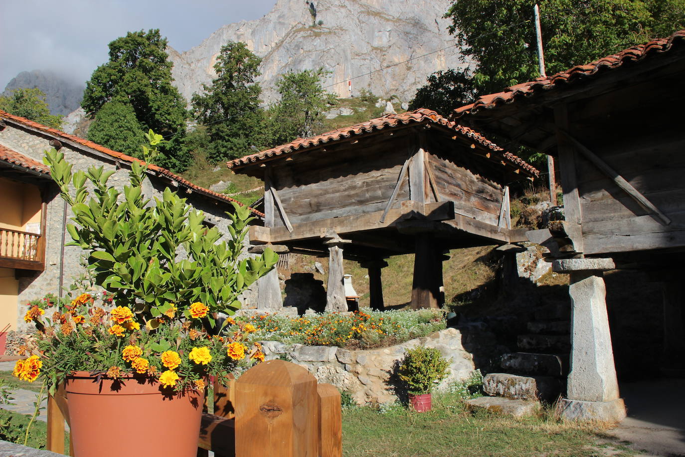 El Consorcio Provincial de Turismo y Leonoticias realizan un recorrido entre los municipios de Sajambre y Valdeón para descubri una de las joyas de la provincia a través de sus paisajes espectaculares y su arquitectura tradicional