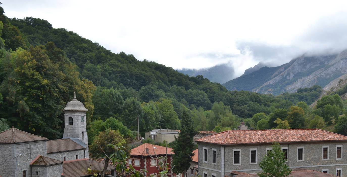 El Consorcio Provincial de Turismo y Leonoticias realizan un recorrido entre los municipios de Sajambre y Valdeón para descubri una de las joyas de la provincia a través de sus paisajes espectaculares y su arquitectura tradicional