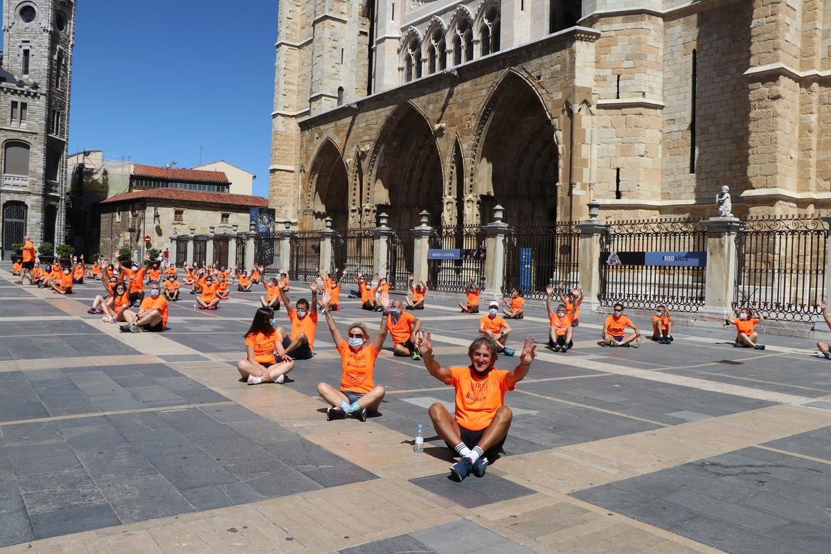 La carrera A Santiago Contra el Cáncer ha llegado este domingo a su destino, este año, sin salir de León.