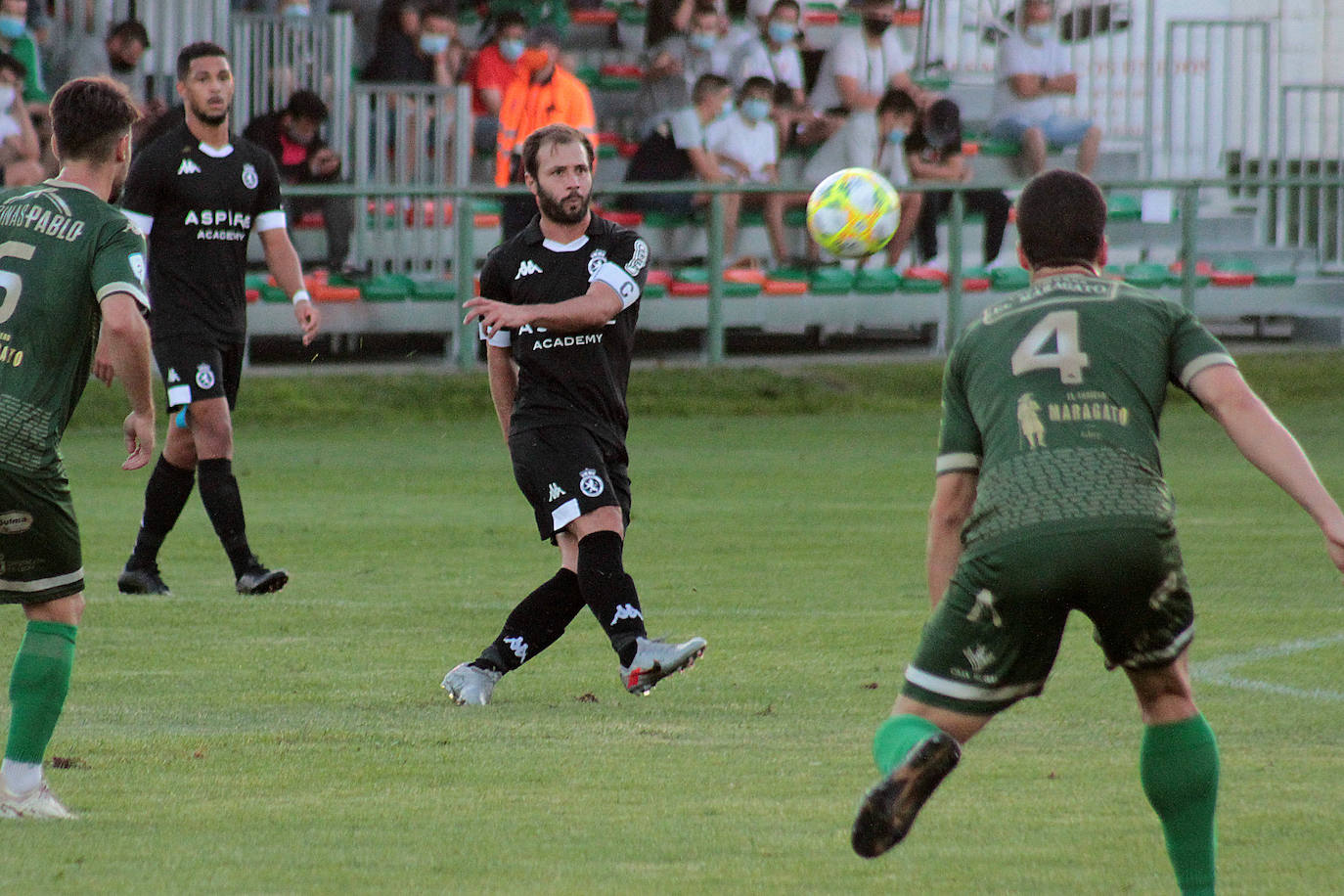 Ambos equipos igualan en su primer partido de pretemporada.