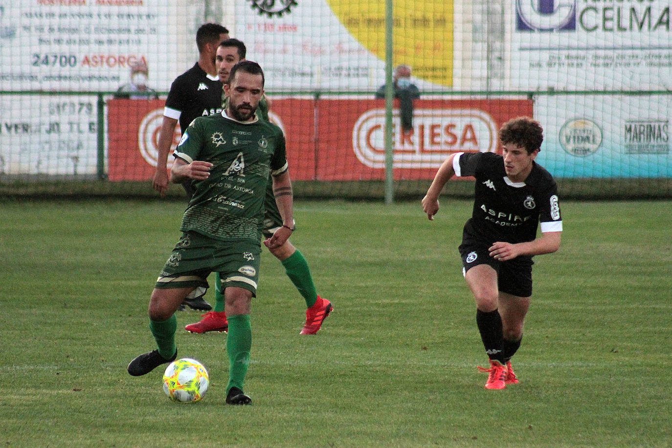 Ambos equipos igualan en su primer partido de pretemporada.