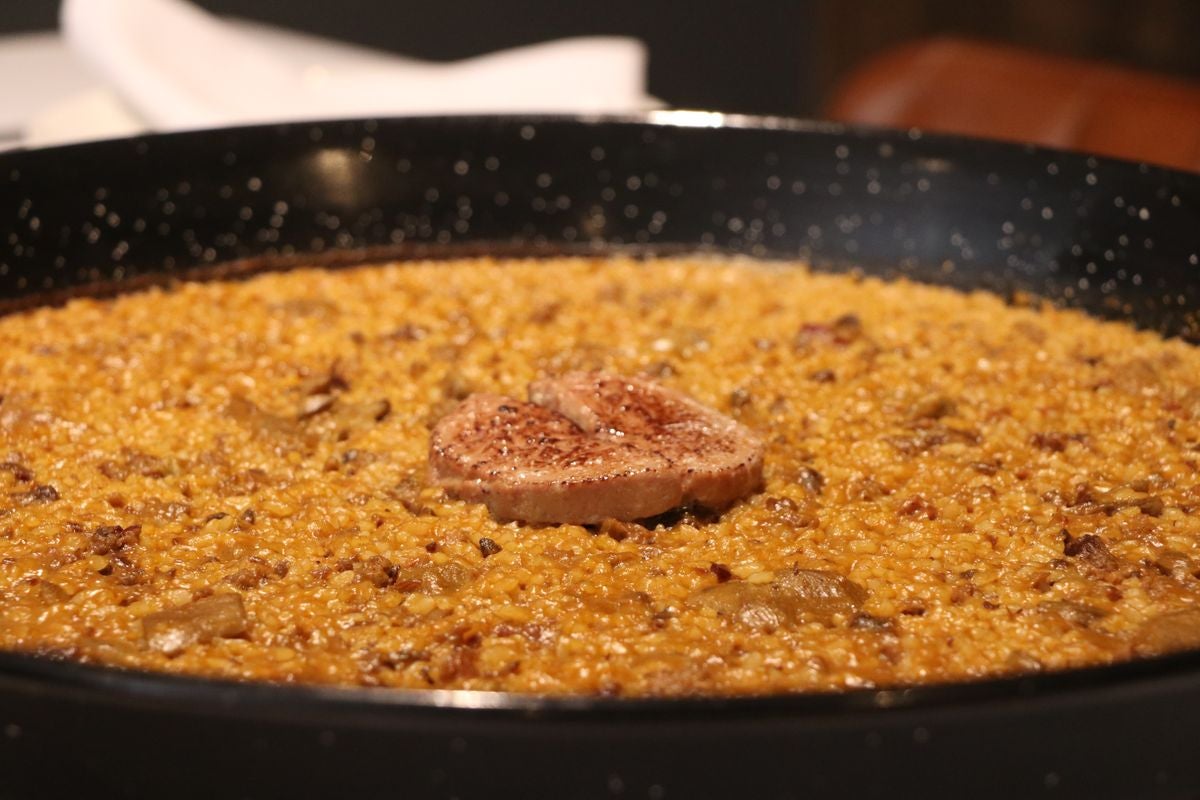 La vermutería comedor Cervantes 10 ofrece un menú de arroz de lunes a jueves.