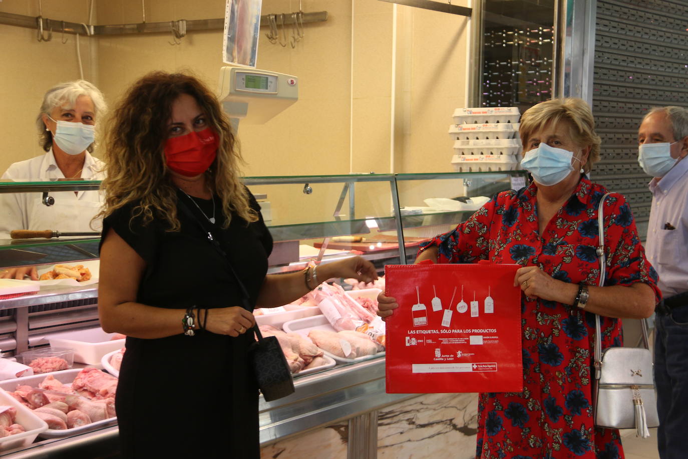 Cruz Roja y la Asociación de Comerciantes colaboran para concienciar a la sociedad