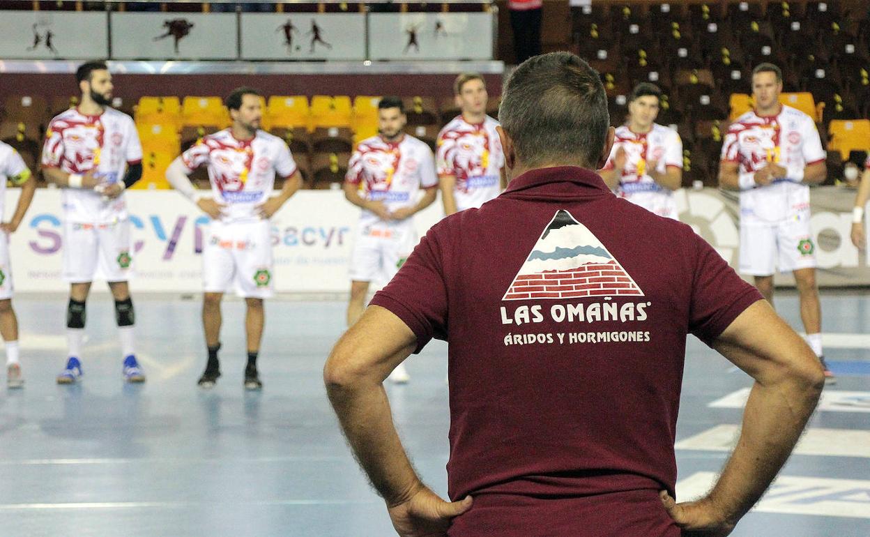 Manolo Cadenas en el primer partido de la temporada.