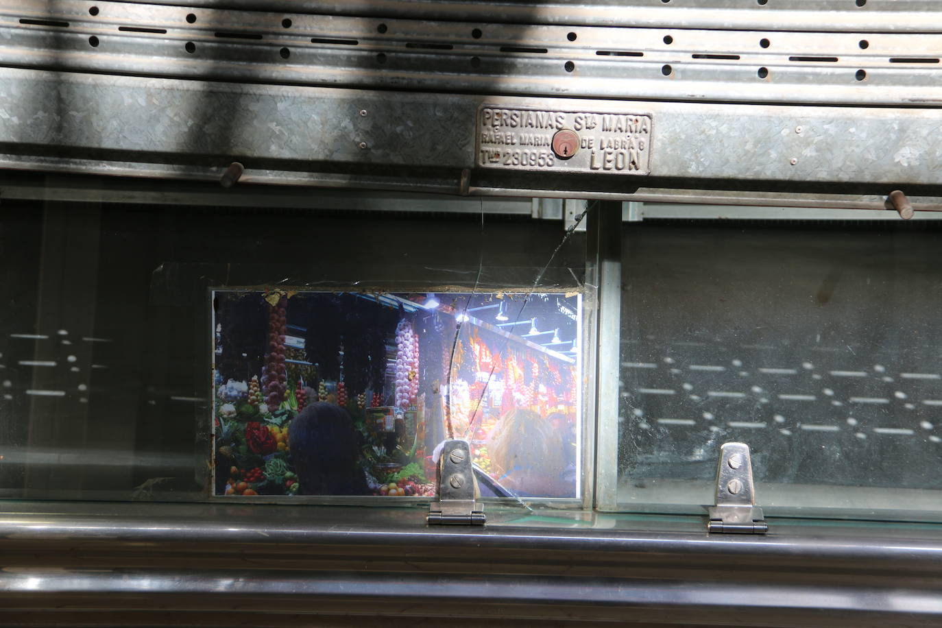 Más de la mitad de los puestos del Conde Luna permanecen cerrados y el resto esperan visibilidad y soluciones