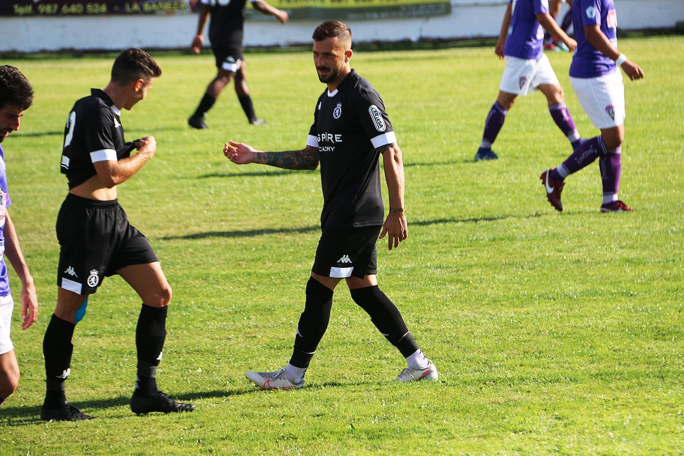 El encuentro amistoso entre los capitalinos y los bañezanos se ha saldado con un 0-5.