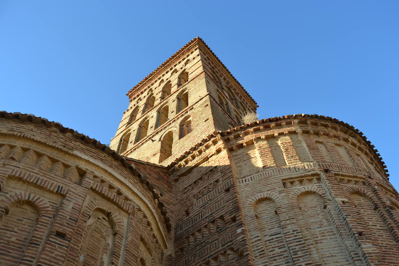 El Consorcio Provincial de Turismo y Leonoticias realizan un recorrido por Sahagún, Grajal de Campos y San Pedro de las Dueñas para reencontrase con el pasado de esta provincia que sigue vivo gracias a fiestas, ferias y visitas guiadas por monumentos únicos