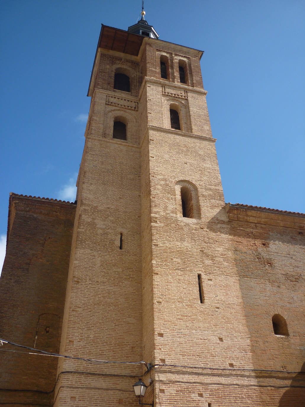 El Consorcio Provincial de Turismo y Leonoticias realizan un recorrido por Sahagún, Grajal de Campos y San Pedro de las Dueñas para reencontrase con el pasado de esta provincia que sigue vivo gracias a fiestas, ferias y visitas guiadas por monumentos únicos