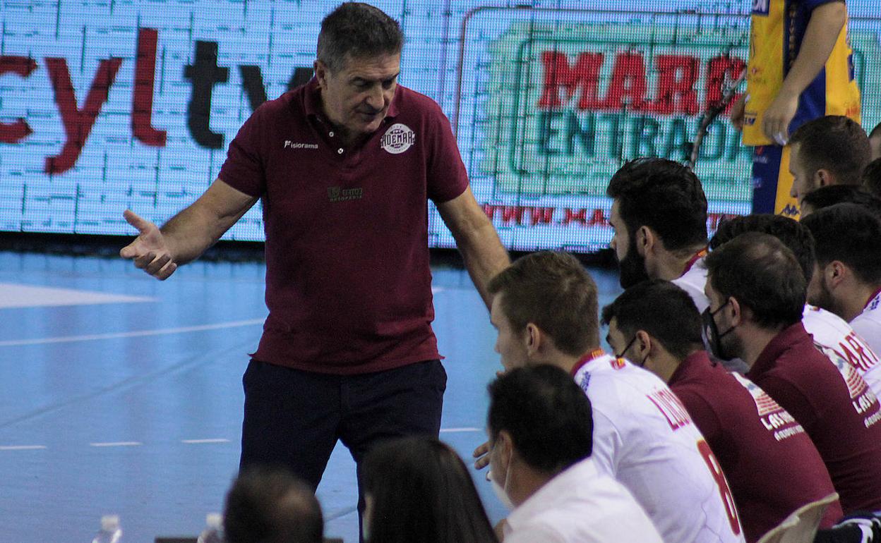 Manolo Cadenas, durante el partido. 