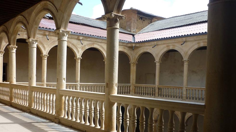 Casa Palacio de los Condes de Vega situada en Grajal de Campos.