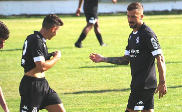 Galería. Dioni y Aarón durante el partido.