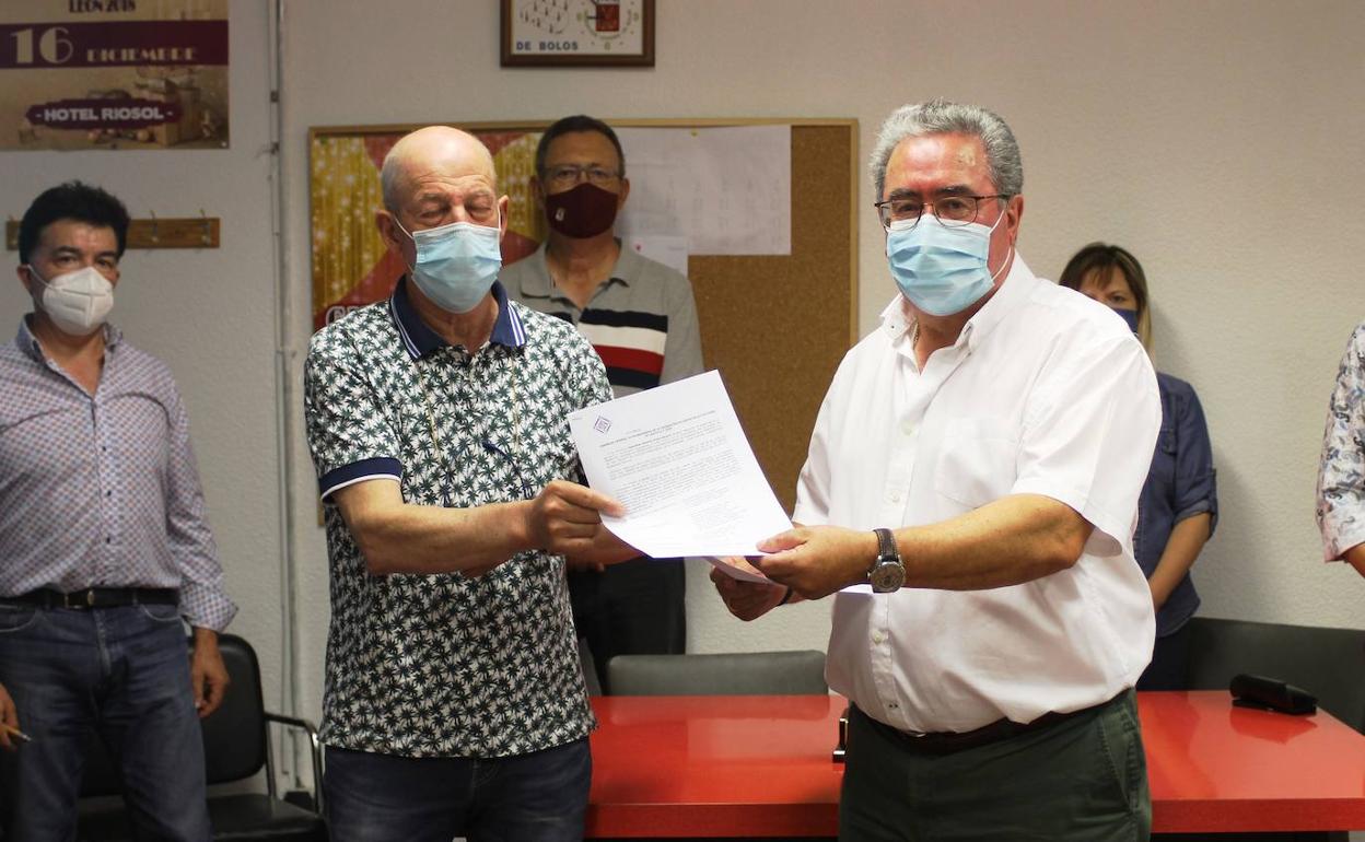 Firma del acuerdo alcanzado entre las partes.