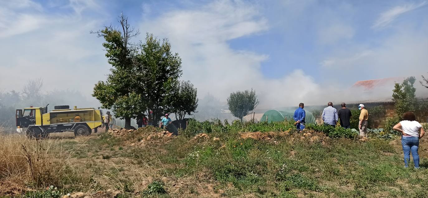 Fuego en una cocina de Nogarejas.