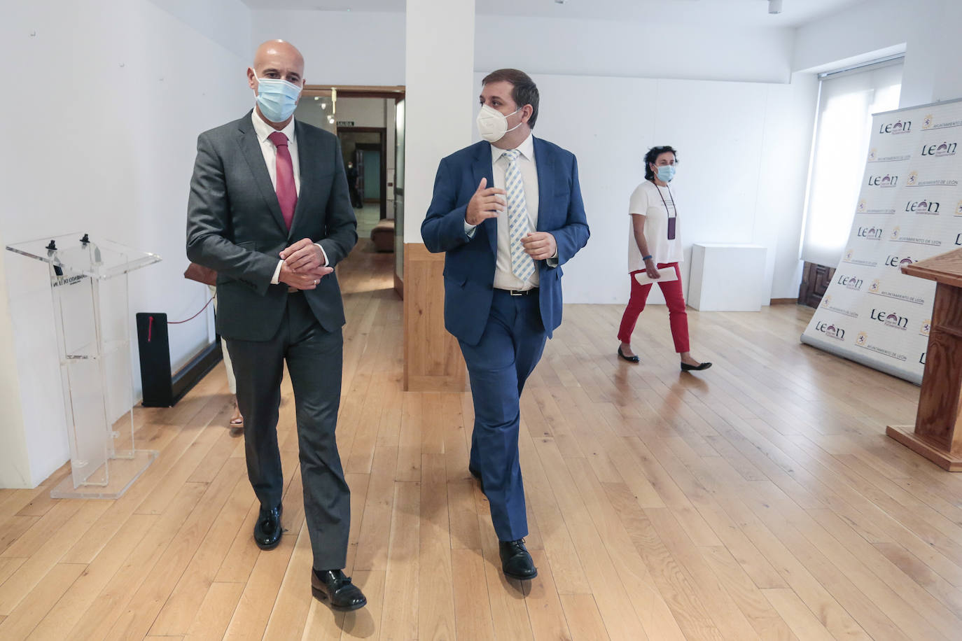 La entidad colabora con el Ayuntamiento de León en la gestión de tributos e impuestos.