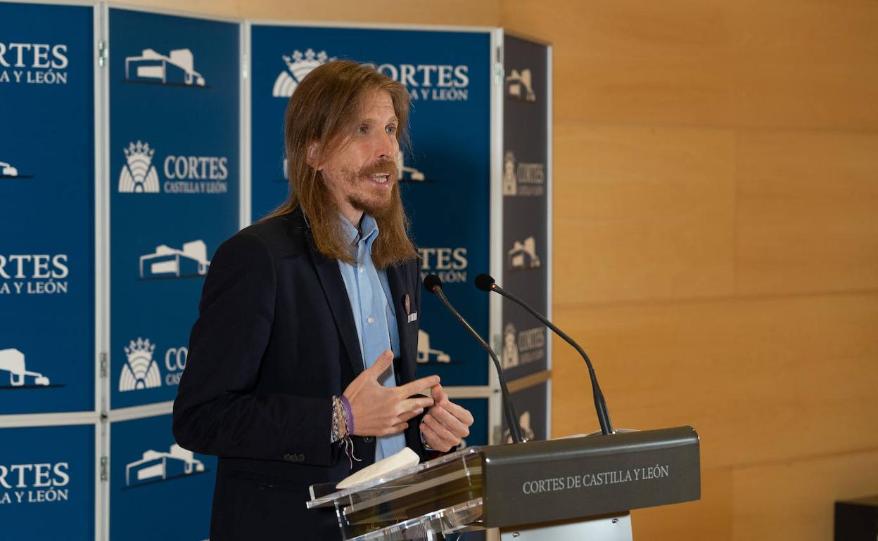 Pablo Fernández, durante la rueda de prensa de este lunes.