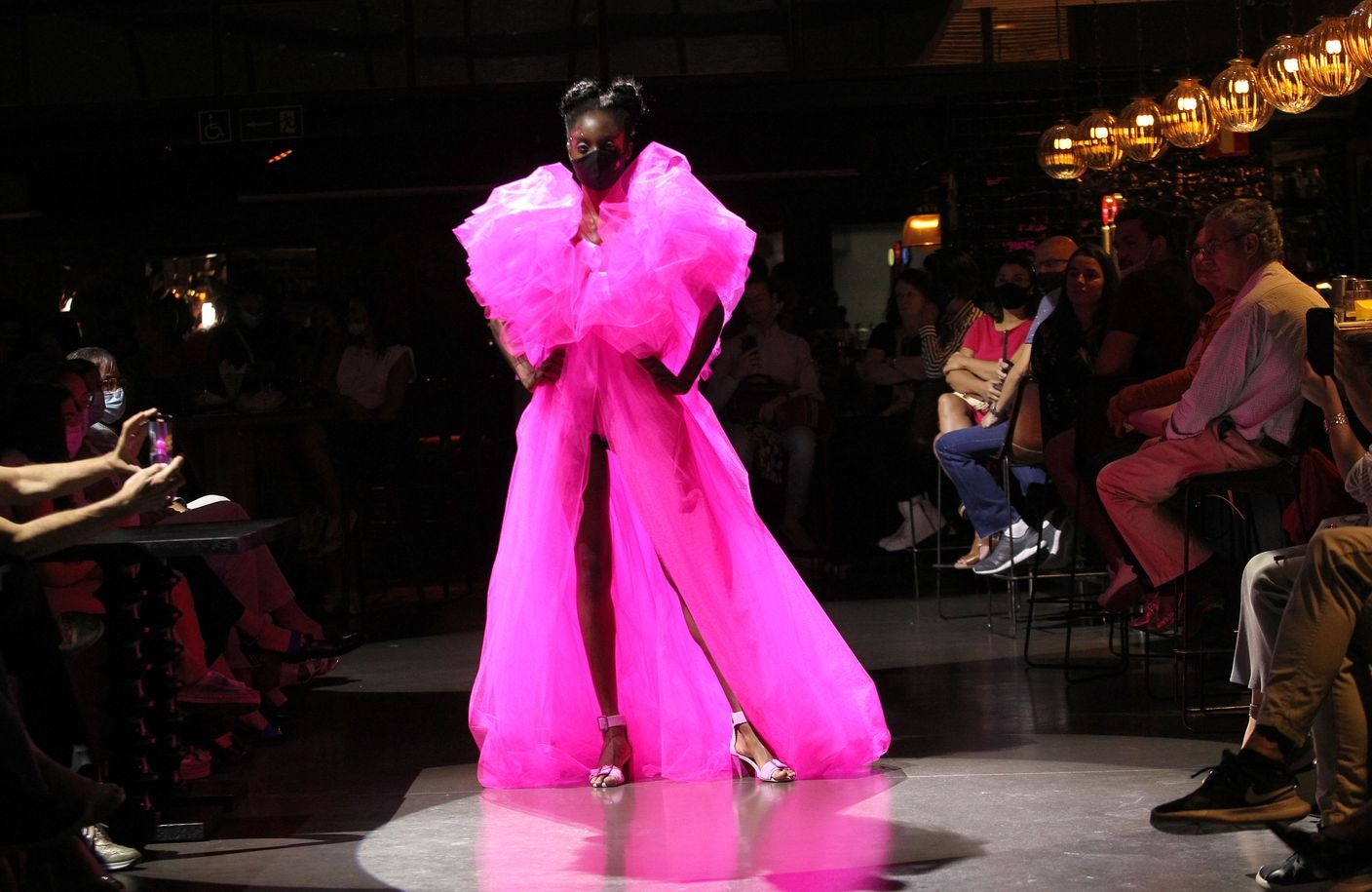 La leonesa María Lafuente reivindica con su colección Kintsugi el arte de la resiliencia en la Mercedes Fashion Week de Madrid. 