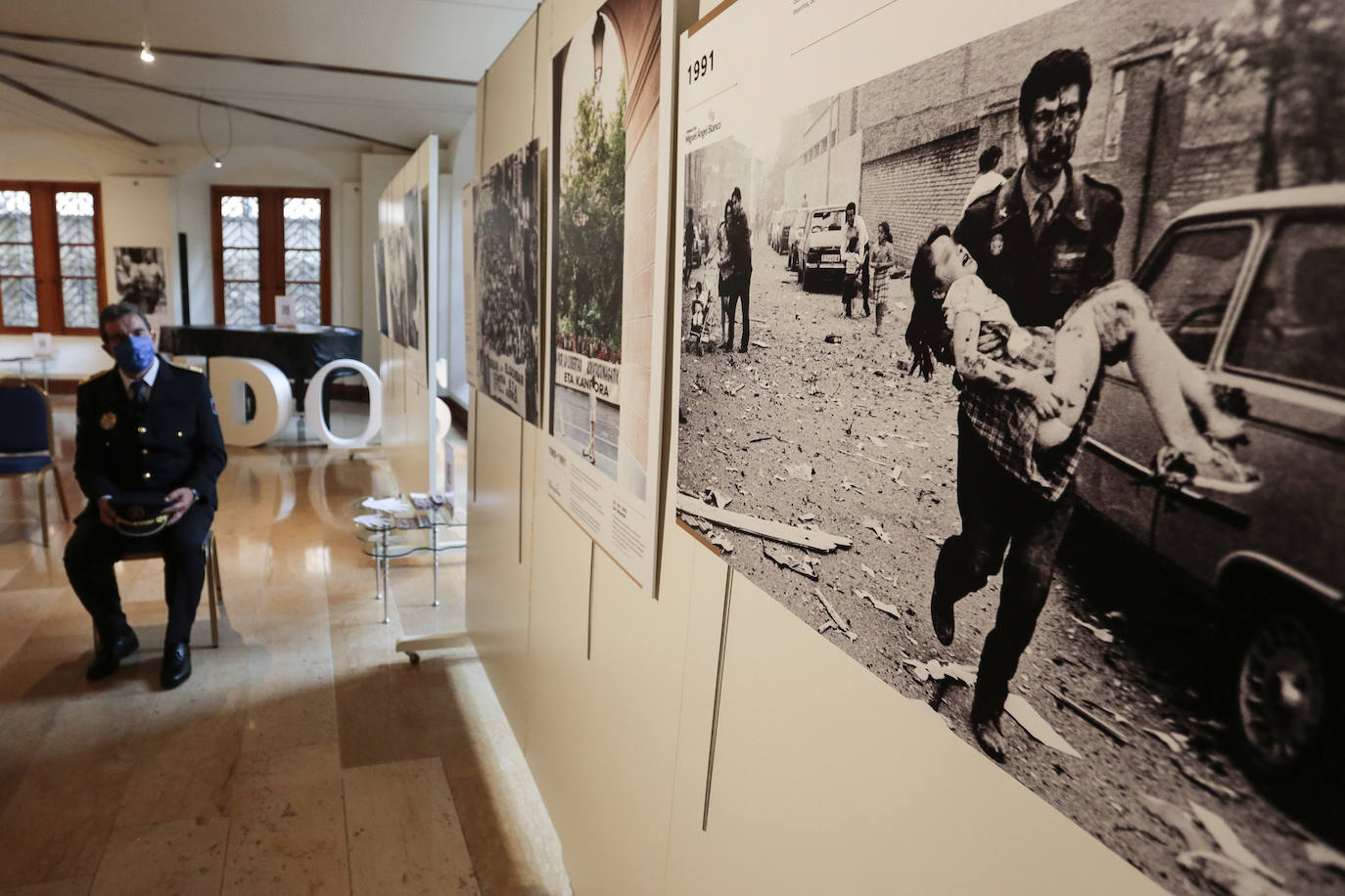 El Museo Casa Botines acoge una muestra sobre la historia del terrorismo de ETA y la repulsa ciudadana. 