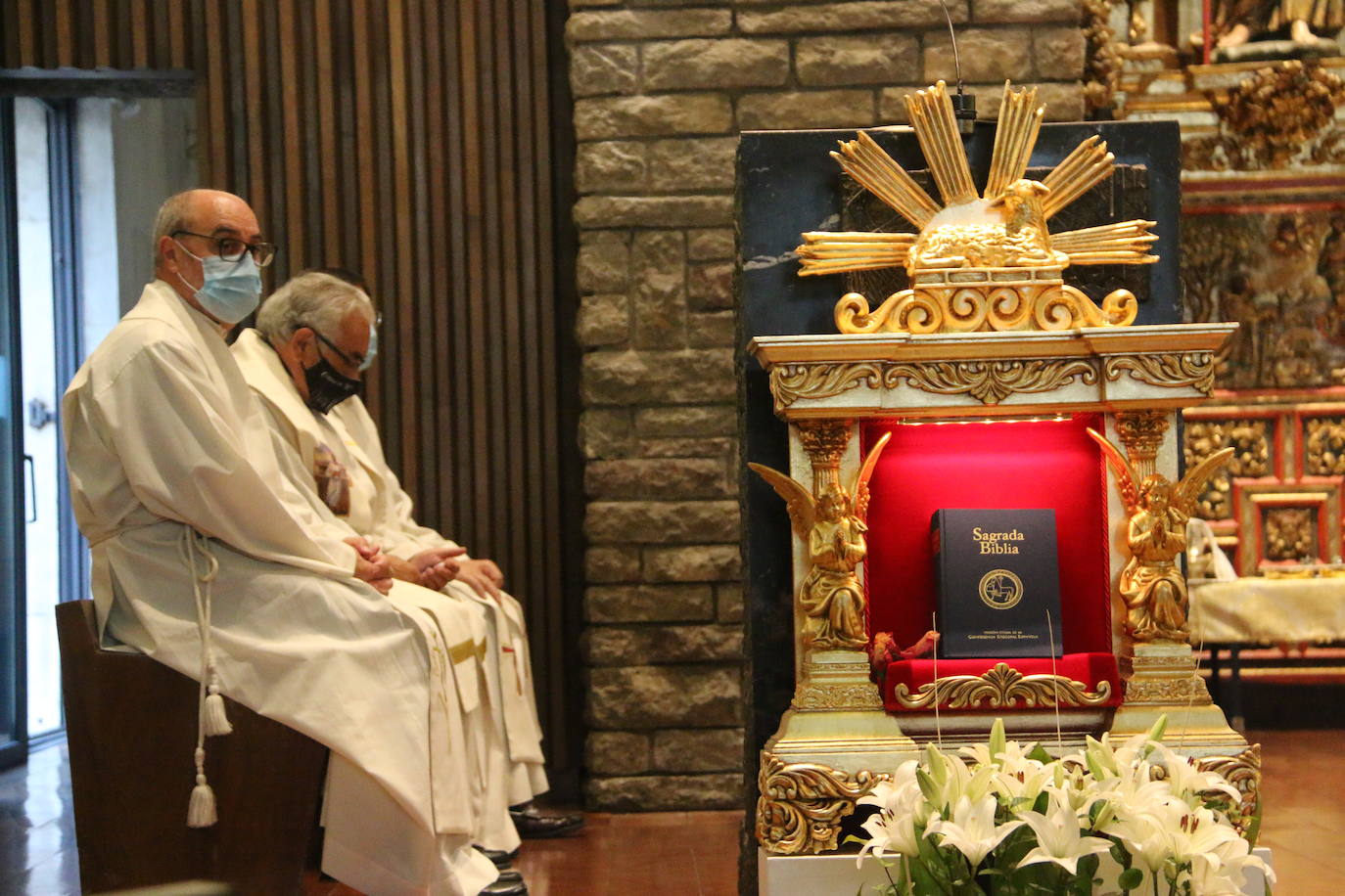 La Virgen del Camino recibe honores bajo estrictas medidas sanitarias.